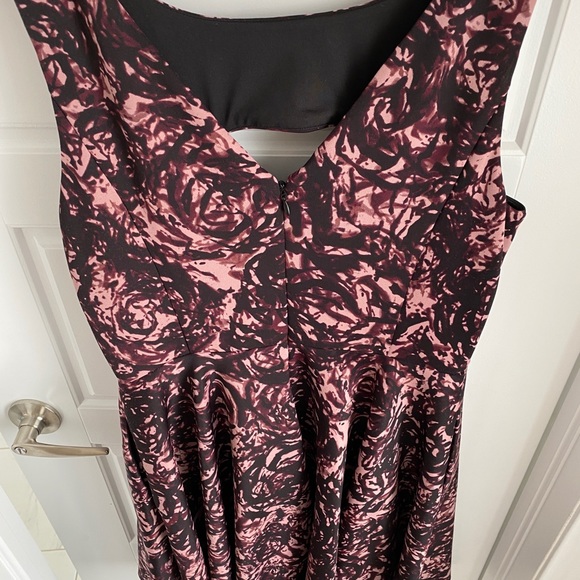 Cutout Flowing Dress with Pockets and Rose Pattern - Picture 5 of 8